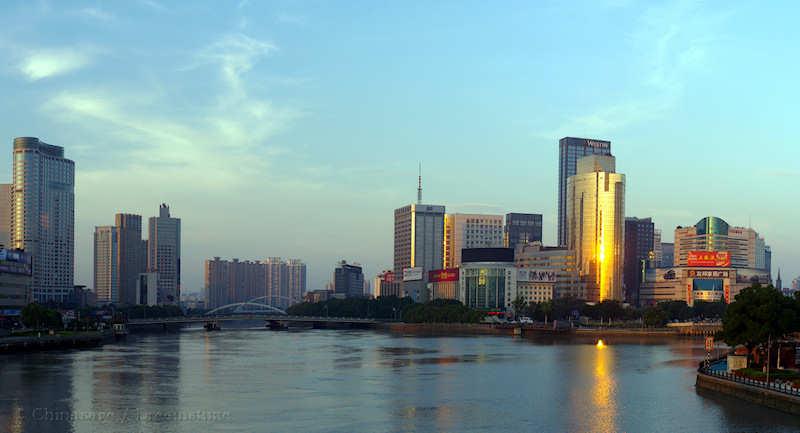 Zhejiang, Ningbo, arranha-céu, rio