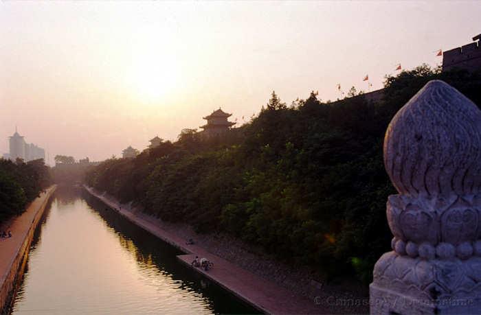 Xian, city wall, moat